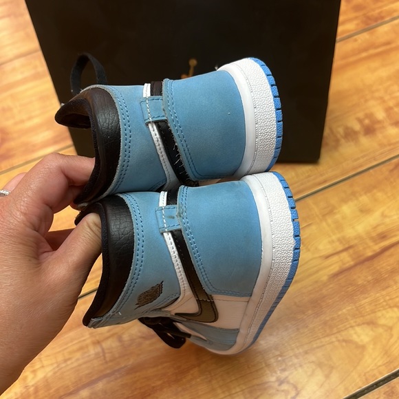 Jordan 1 Retro High OG - Picture 9 of 12